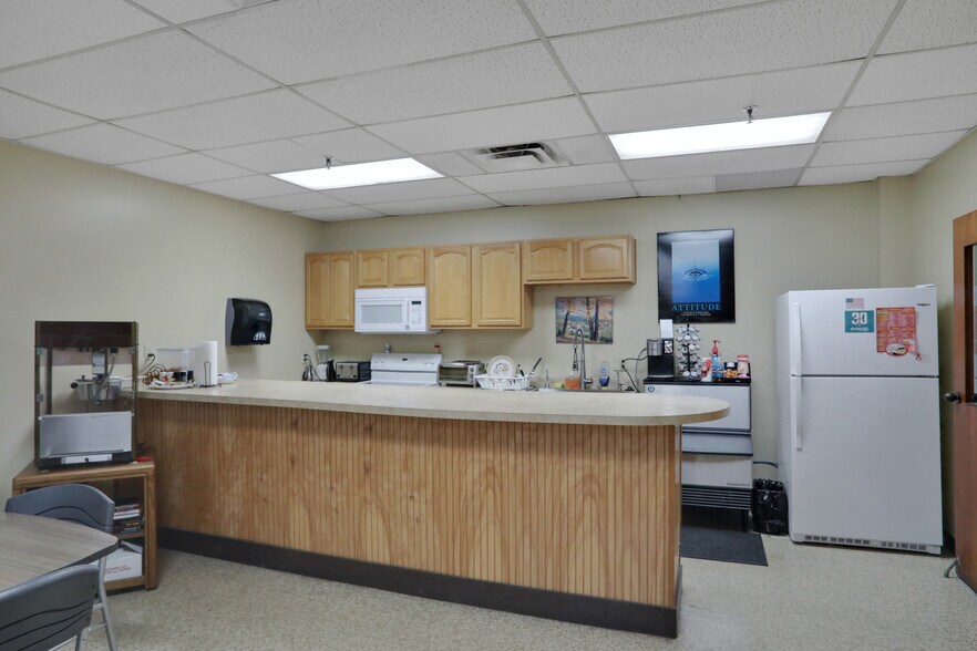 More Photos Of 2145 Dennis St, Jacksonville Warehouse For Lease