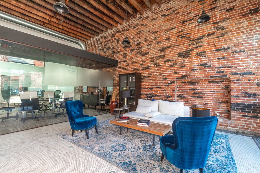 More Photos Of 2940 Locust Blvd, Saint Louis Warehouse For Lease