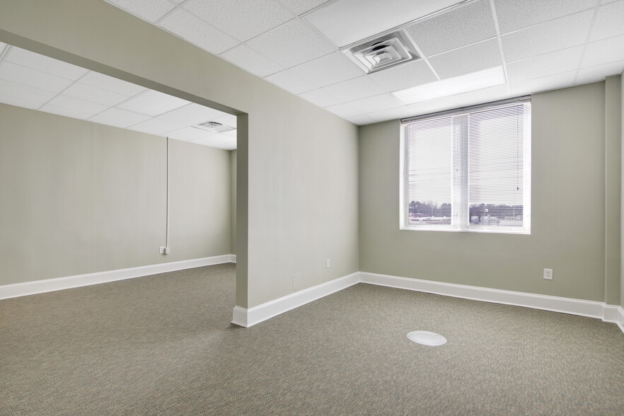 More Photos Of 230 Donaldson St, Fayetteville Office For Lease