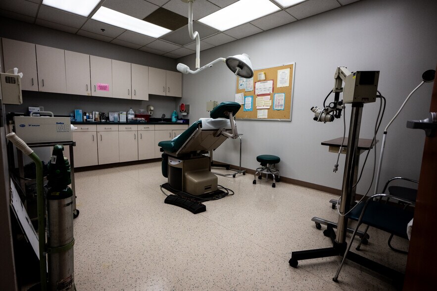 More Photos Of 850 Dickman Rd, Des Moines Medical For Lease