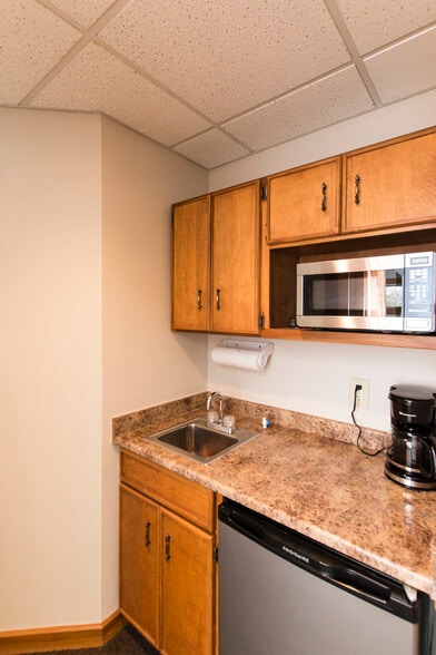 More Photos Of 6768-6796 Loop Rd, Centerville Medical For Lease