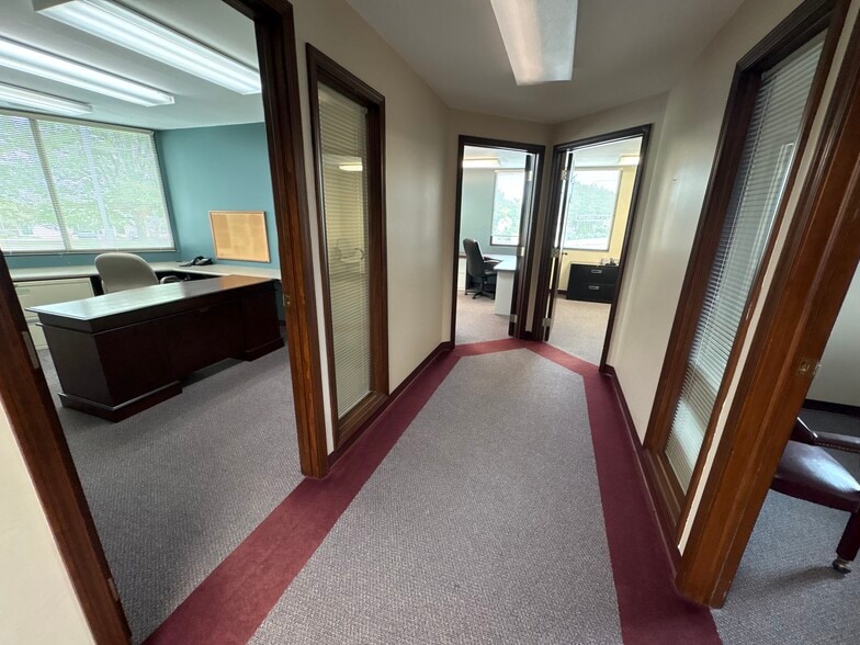 More Photos Of 1425 Sagamore Parkway N, Lafayette Office For Lease