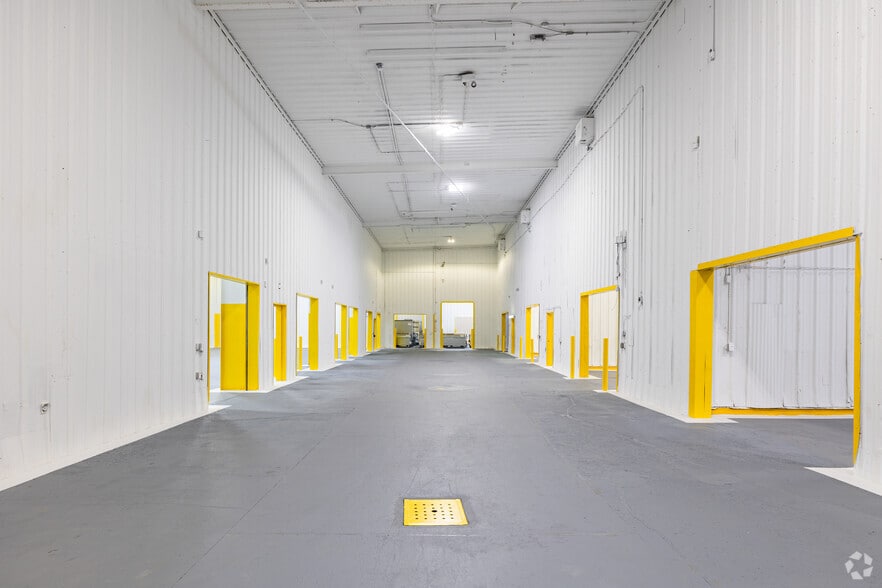 More Photos Of 4206 Mercantile Ave, Naples Distribution For Lease