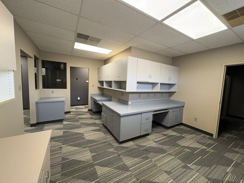 More Photos Of 201 W Broadway Blvd, Johnston City Office For Sale