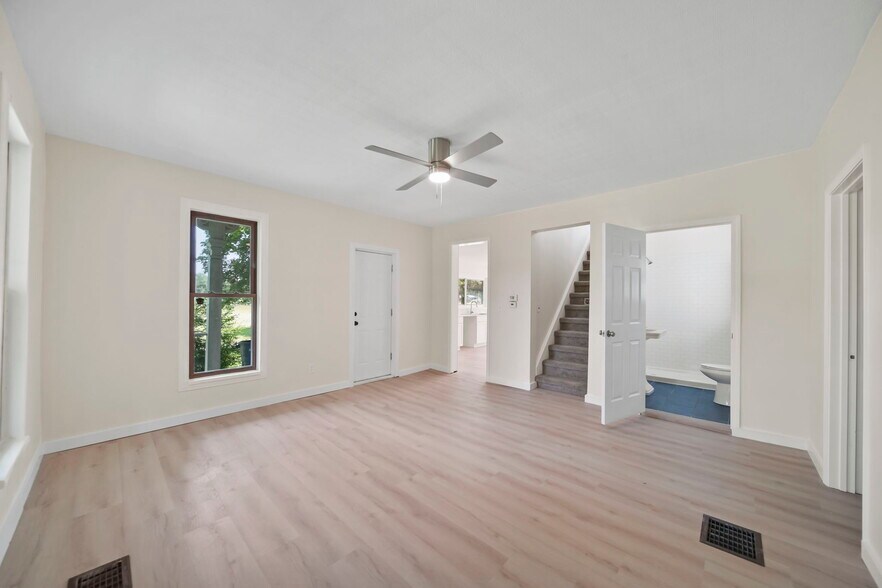 More Photos Of 15379 Howard Rd, Hanover Flex For Sale