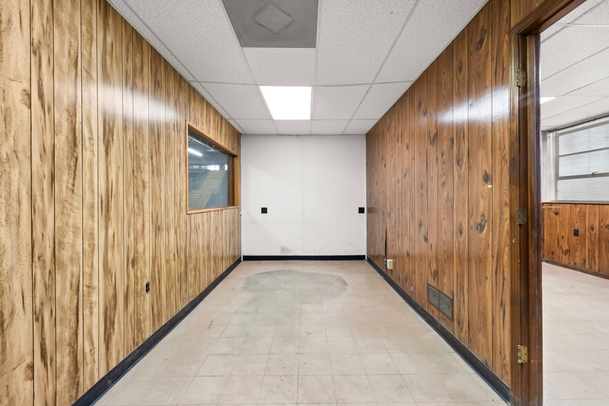 More Photos Of 209 W Main St, Linn Warehouse For Sale