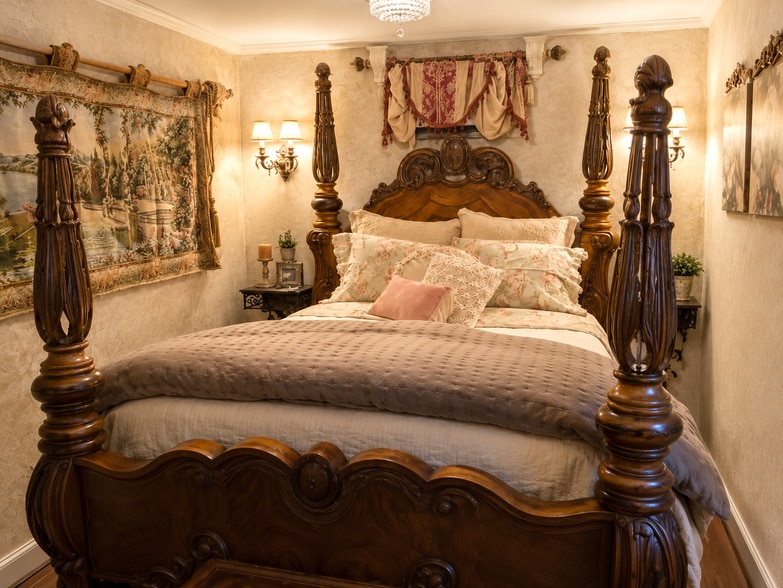 More Photos Of 15 West St, Lake George Hospitality For Sale