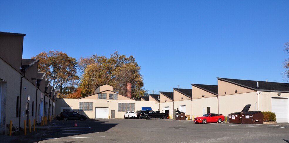 More Photos Of 1 Barry Pl, Stamford Warehouse For Lease