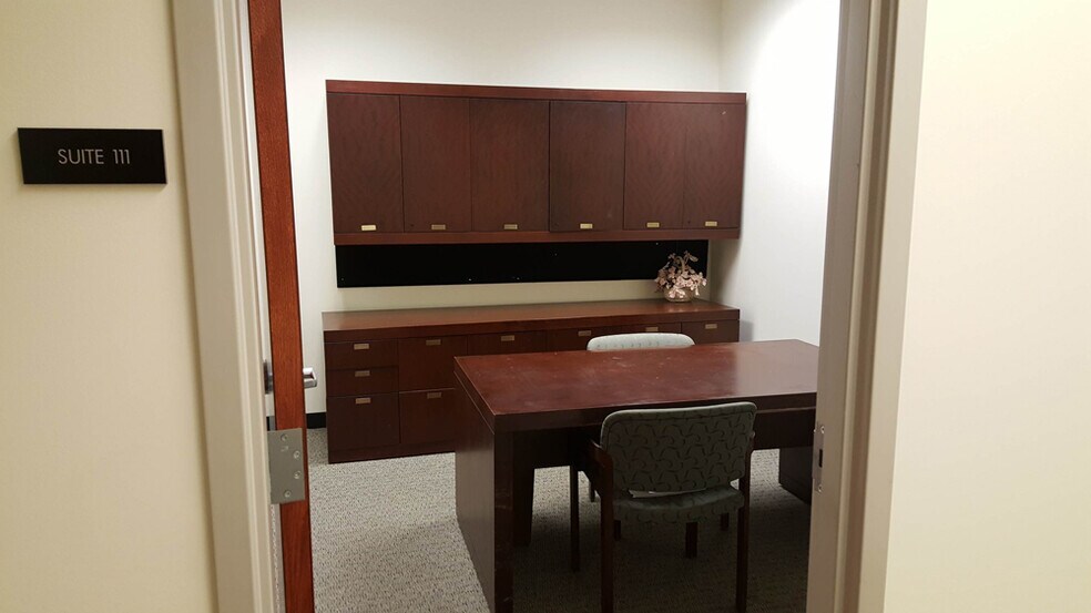 More Photos Of 7700 W 79th St, Bridgeview Self Storage For Lease