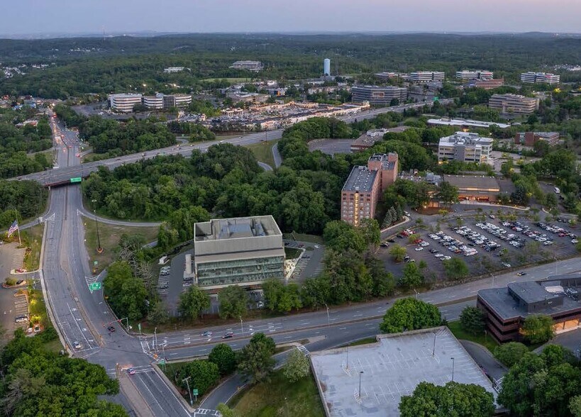 More Photos Of 1 Burlington Mall Rd, Burlington Office For Lease