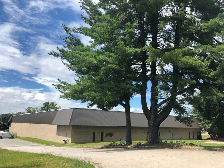 More Photos Of 130 James Aldredge Blvd SW, Atlanta Warehouse For Lease