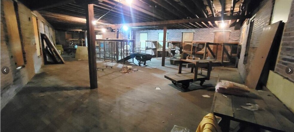 More Photos Of 512 Monroe st, Iola Loft Creative Space For Sale
