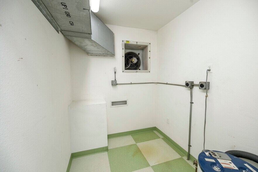 More Photos Of 918 10th St, Modesto Storefront Retail Office For Sale