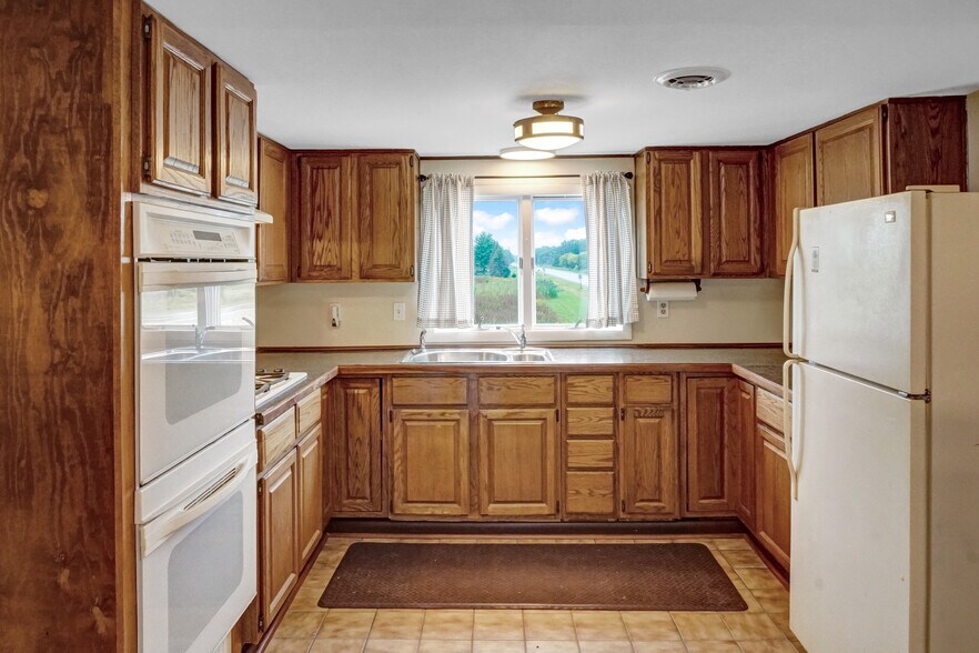 More Photos Of 6005 Marine City Hwy, Cottrellville Township Convenience Store For Sale