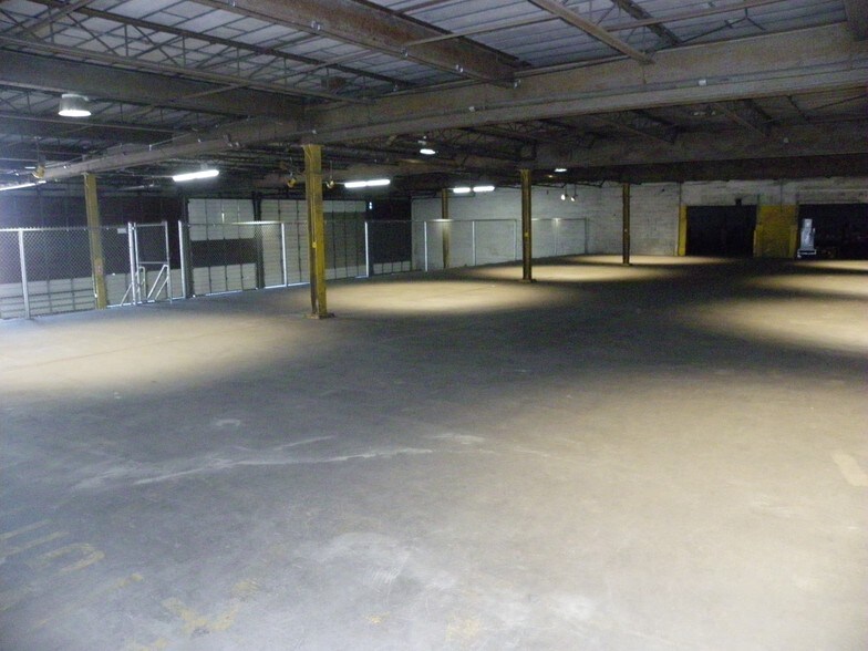 More Photos Of 1431 Bedford St, Abington Truck Terminal For Lease