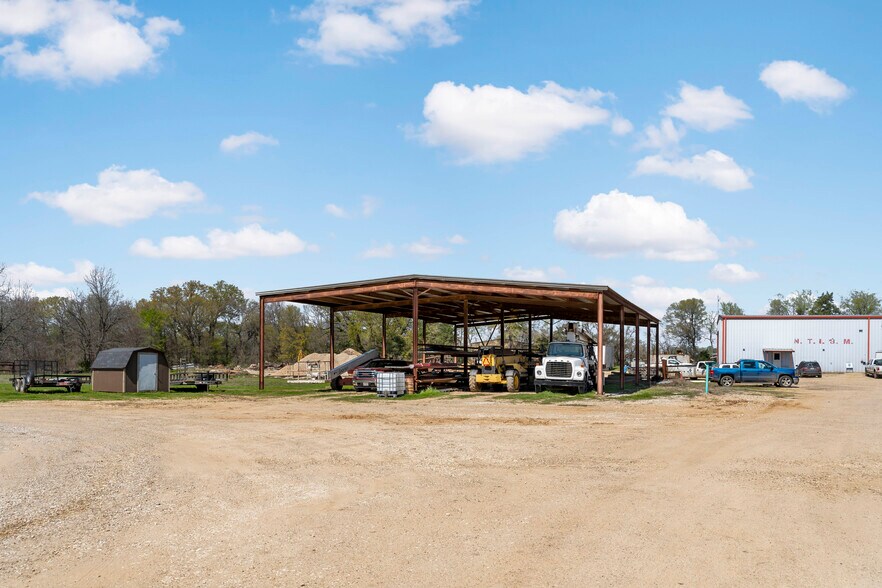 More Photos Of 2620 Farm Road 79, Paris Warehouse For Sale