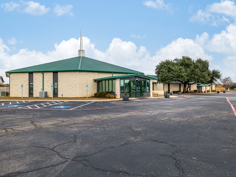 More Photos Of 6600 S Lakewoods Dr, Georgetown Specialty For Sale