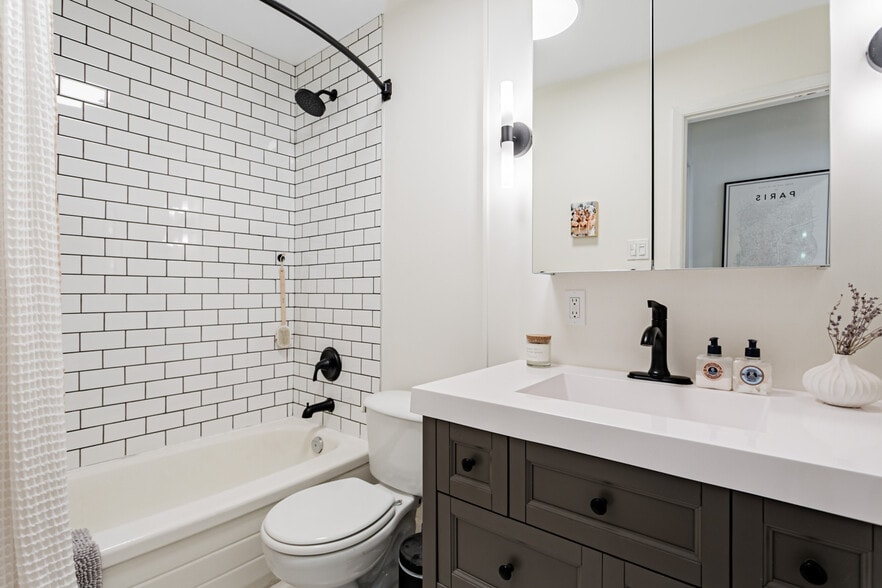 More Photos Of 164 Sunnyside Av, Toronto Multifamily For Sale