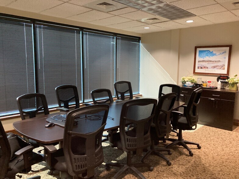 More Photos Of 515 E High St, Jefferson City Office For Sale