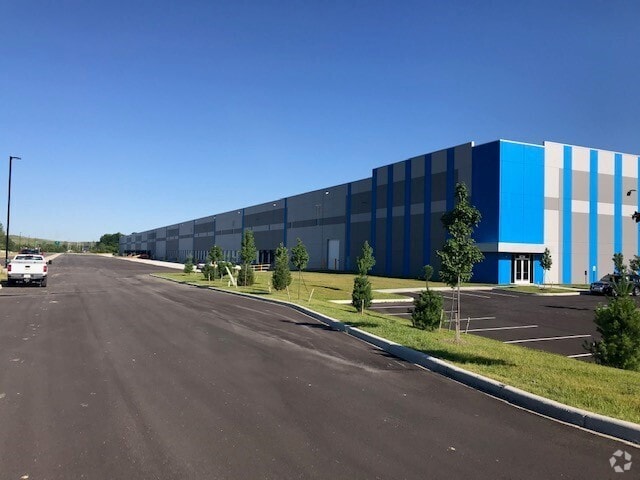 More Photos Of 8500 Logistics Airpark Dr, Louisville Distribution For Lease