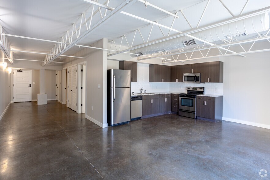 More Photos Of 717 Locust St, Des Moines Apartments For Lease