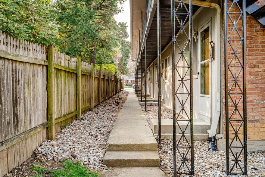 More Photos Of 2020 Midland Ave, Louisville Apartments For Sale