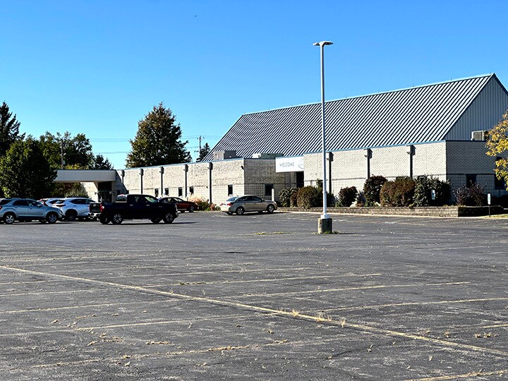 More Photos Of 41W170 Russell Rd, Elgin Specialty For Sale