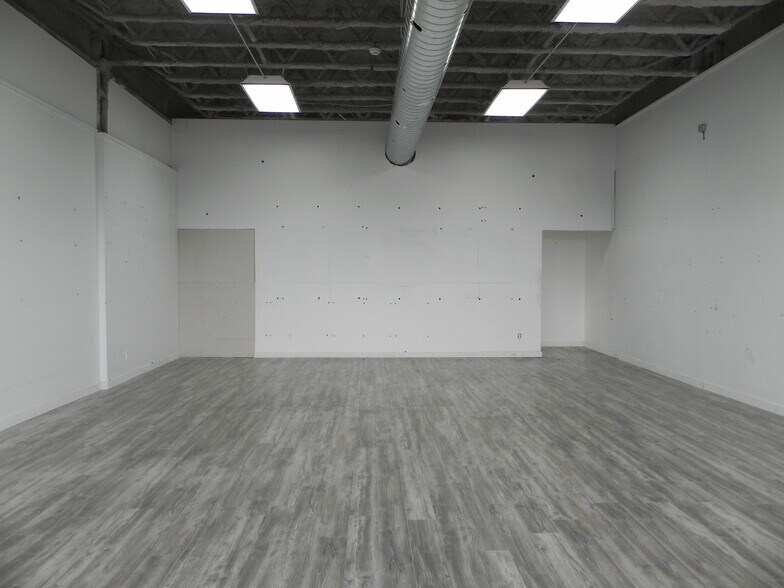 More Photos Of 3627-3645 Boul Des Sources, Dollard-des-Ormeaux Storefront Retail Office For Lease