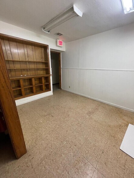 More Photos Of 1315 24th Ave SW, Norman Freestanding For Lease