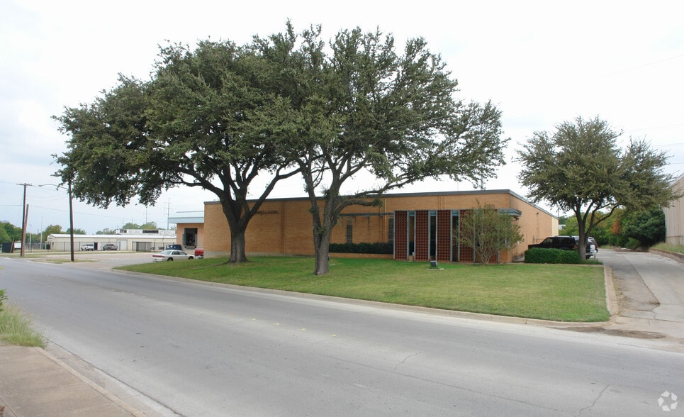 Primary Photo Of 3601 E Vickery Blvd, Fort Worth Flex For Sale