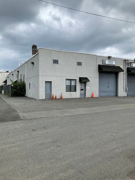 More Photos Of 59-71 Oak St, Hackensack Light Manufacturing For Lease