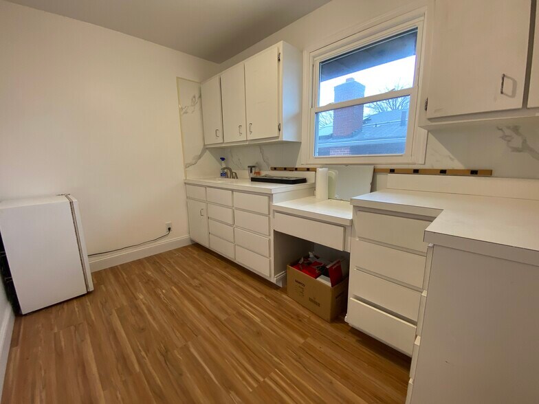 More Photos Of 299 Guyon Ave, Staten Island Medical For Lease