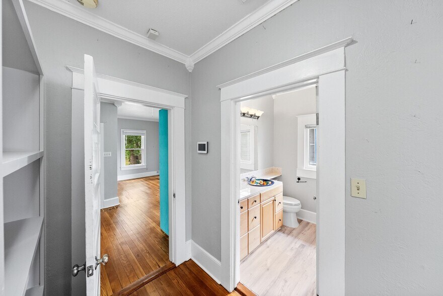 More Photos Of 2032 E Cesar Chavez St, Austin Office Residential For Sale