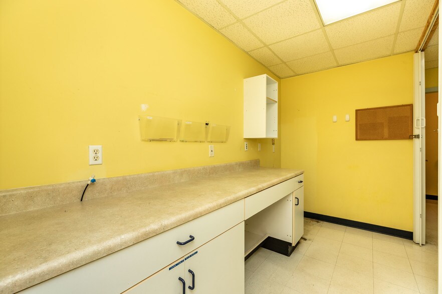 More Photos Of 8774 Perimeter Park Blvd, Jacksonville Medical For Sale