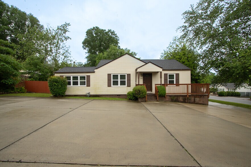 More Photos Of 1746 Hazelwood Dr SE, Marietta Office For Sale