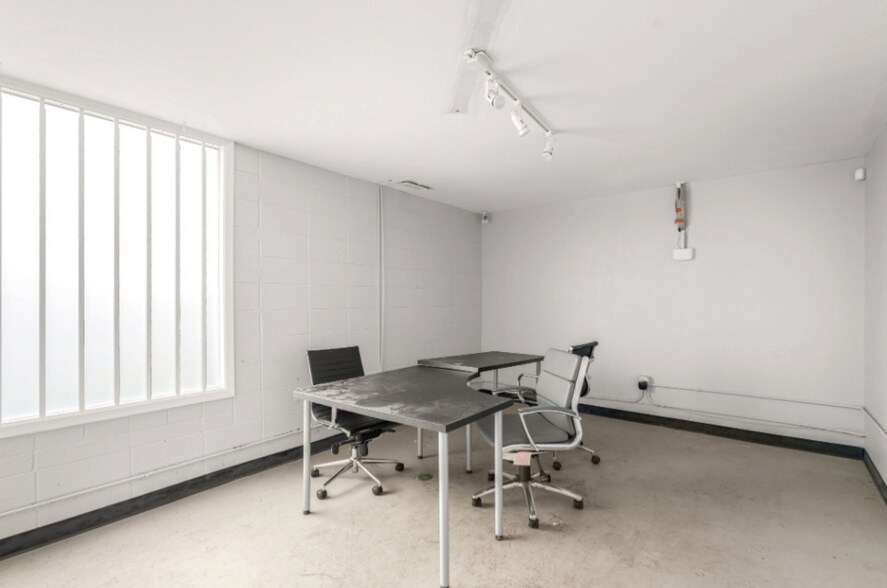 More Photos Of 6767 SW Macadam Ave, Portland Service For Lease