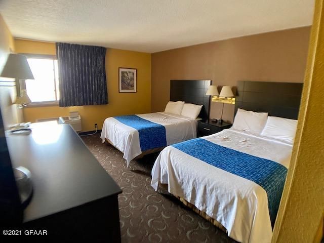 More Photos Of 903 Park St W, Park River Hotel For Sale