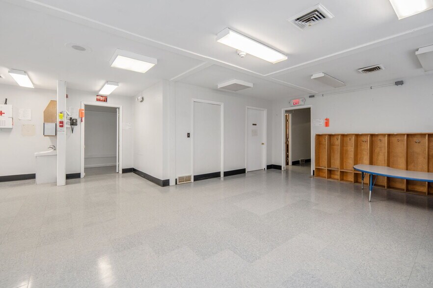 More Photos Of 4956 NY-30, Schoharie Flex For Sale