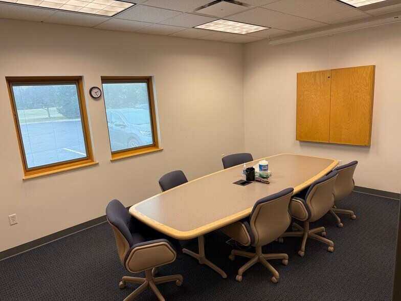 More Photos Of 7142 Nightingale Dr, Holland Medical For Lease