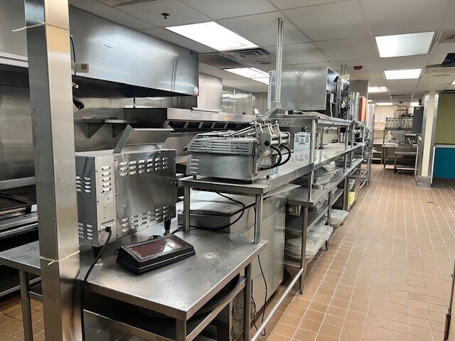 More Photos Of 8301 Eagle Lake Dr, Evansville Restaurant For Lease