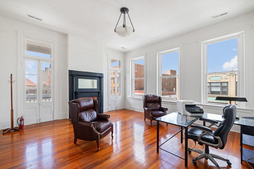 More Photos Of 438 King St, Charleston Office For Lease