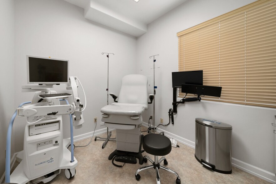 More Photos Of 71-75 N Main St, Templeton Office For Lease