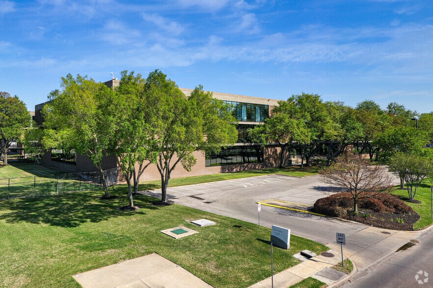 More Photos Of 5959 Corporate Dr, Houston Office For Lease