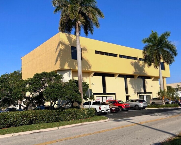 More Photos Of 3511 NE 22nd Ave, Fort Lauderdale Office For Lease