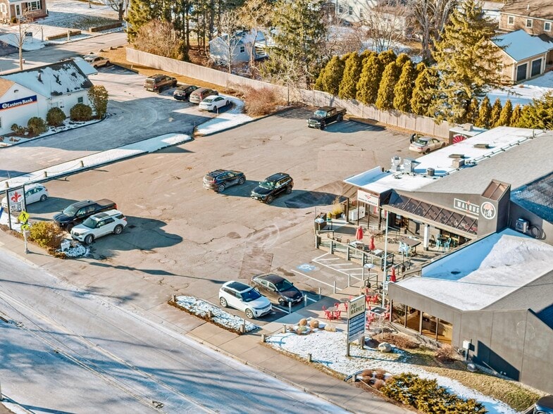 More Photos Of 33 County Rd, Mattapoisett Freestanding For Sale