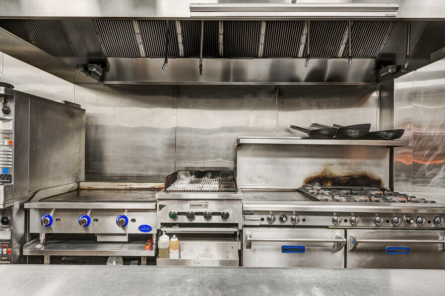 More Photos Of 620 S Calhoun St, Fort Wayne General Retail For Sale