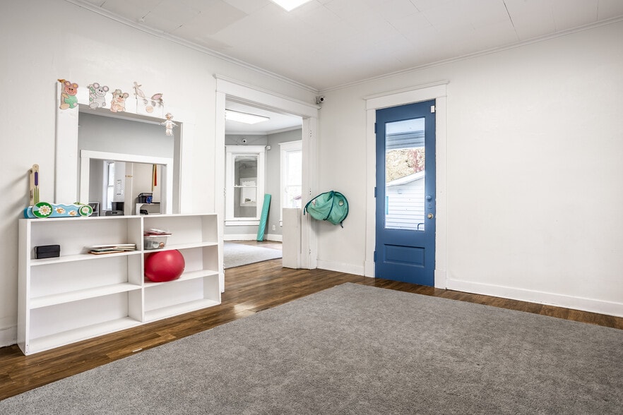 More Photos Of 7507 Michigan Rd, Indianapolis Daycare Center For Sale