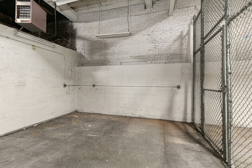 More Photos Of 530 W McDaniel St, Springfield Industrial For Lease