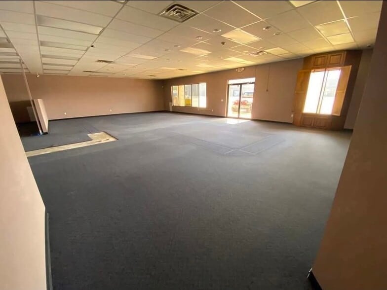 More Photos Of 115 W Industrial Park Rd, Harrison General Retail For Lease