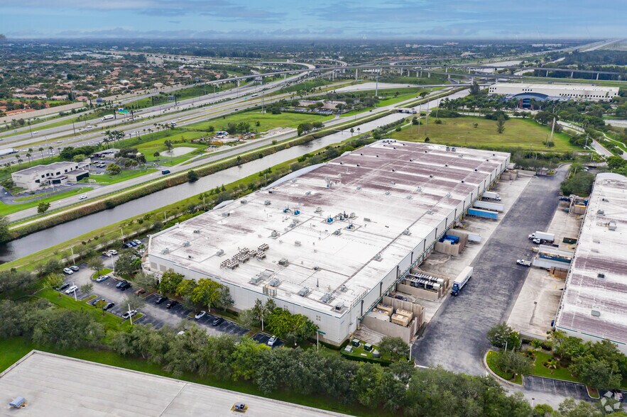 More Photos Of 13900 NW 2nd St, Sunrise Warehouse For Lease